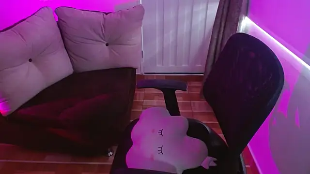 milfrousse online show from February 5, 2025, 4:47 pm