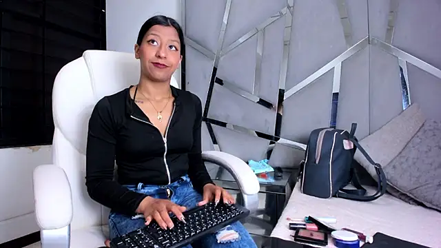 VaneLin18 online show from October 2, 2025, 5:20 pm