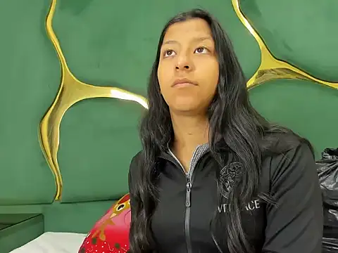 VaneLin18 online show from January 7, 2026, 8:33 pm