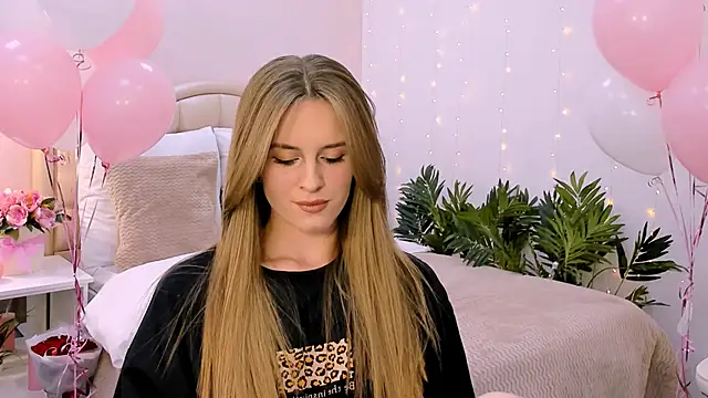 Snapshot of RozzitaBedberry chatting on January 27, 2025, 4:11 pm RozzitaBedberry online show from January 27, 2025, 4:11 pm