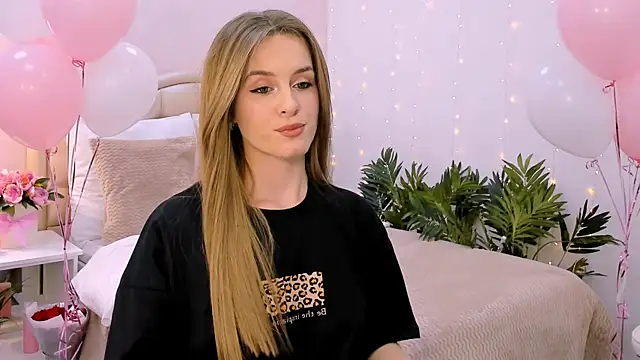 Snapshot of RozzitaBedberry chatting on January 27, 2025, 7:13 pm RozzitaBedberry online show from January 27, 2025, 7:13 pm