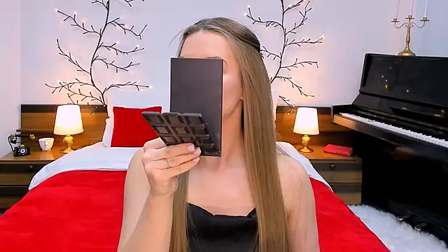 Snapshot of RozzitaBedberry chatting on February 7, 2025, 8:10 pm RozzitaBedberry online show from February 7, 2025, 8:10 pm