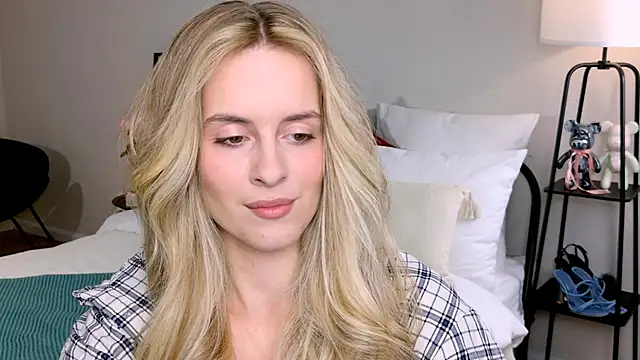 Snapshot of RozzitaBedberry chatting on September 26, 2025, 2:10 pm RozzitaBedberry online show from September 26, 2025, 2:10 pm