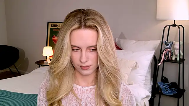 Snapshot of RozzitaBedberry chatting on October 6, 2025, 1:30 pm RozzitaBedberry online show from October 6, 2025, 1:30 pm