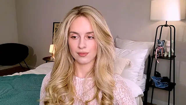 Snapshot of RozzitaBedberry chatting on October 10, 2025, 2:27 pm RozzitaBedberry online show from October 10, 2025, 2:27 pm