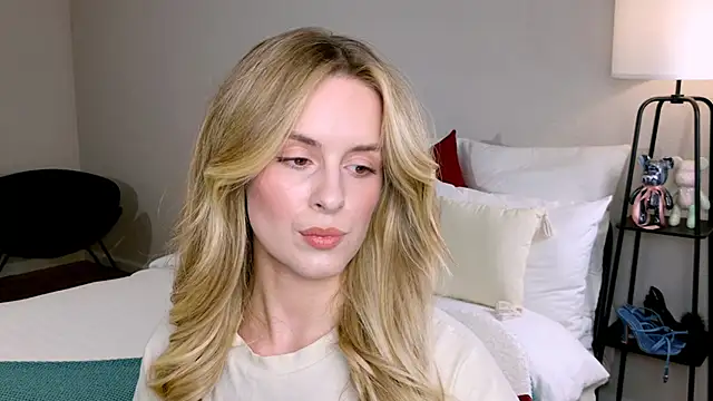 Snapshot of RozzitaBedberry chatting on November 4, 2025, 2:16 pm RozzitaBedberry online show from November 4, 2025, 2:16 pm