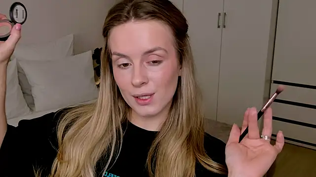 RozzitaBedberry online show from February 2, 2026, 5:00 pm