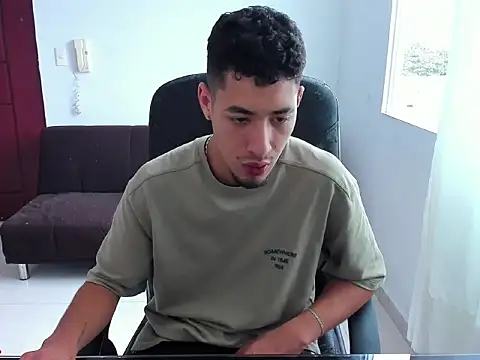 Snapshot of Chandler_ken chatting on October 3, 2025, 4:37 pm Chandler ken online show from October 3, 2025, 4:37 pm