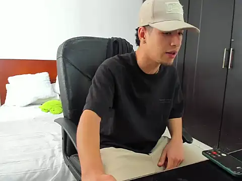 Snapshot of Chandler_ken chatting on October 25, 2025, 4:24 pm Chandler ken online show from October 25, 2025, 4:24 pm