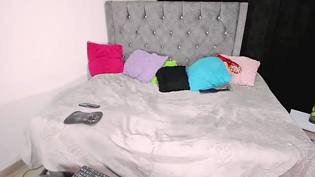 valenthottie online show from February 22, 2025, 2:28 am