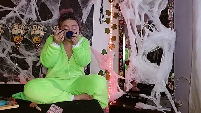 the lesbian game online show from November 1, 2025, 3:30 am