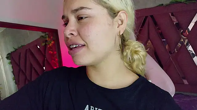 Haelycute online show from February 15, 2026, 12:25 pm