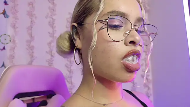 Haelycute online show from March 7, 2026, 2:08 am