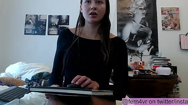 Snapshot of fern4ever chatting on July 10, 2026, 11:18 pm fern4ever online show from July 10, 2026, 11:18 pm