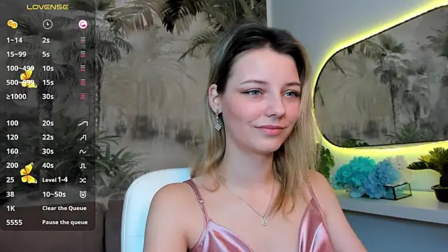 pretty little thing online show from January 15, 2025, 7:23 pm