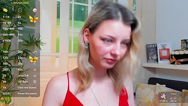 pretty little thing online show from January 29, 2025, 7:32 pm