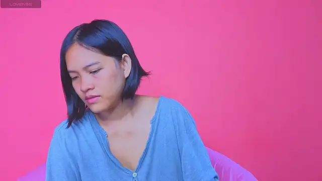 Natsu   online show from December 5, 2024, 2:09 am