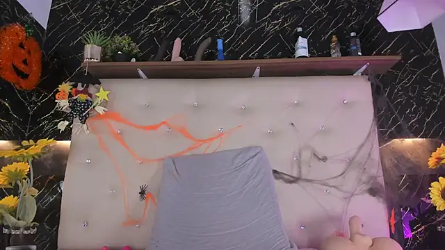 Alexa Smith   online show from October 27, 2025, 5:33 am