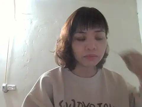 Angela-Eira online show from December 3, 2025, 9:02 pm