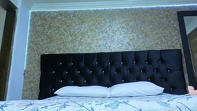 stella xue online show from November 13, 2025, 9:47 pm