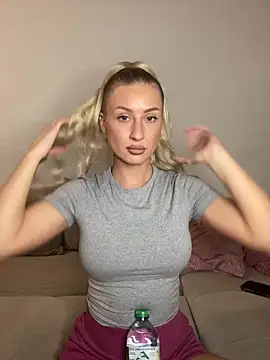 belle98 online show from September 29, 2025, 7:19 pm