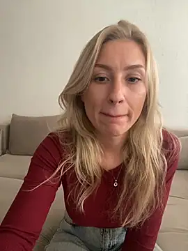 belle98 online show from October 2, 2025, 4:25 pm