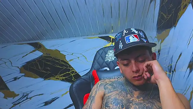 Kevin22 222 online show from November 27, 2025, 5:09 am