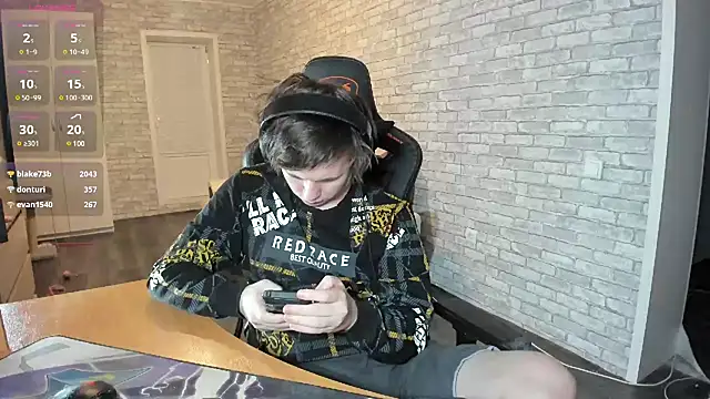 iliaskrislove online show from March 7, 2025, 9:06 pm