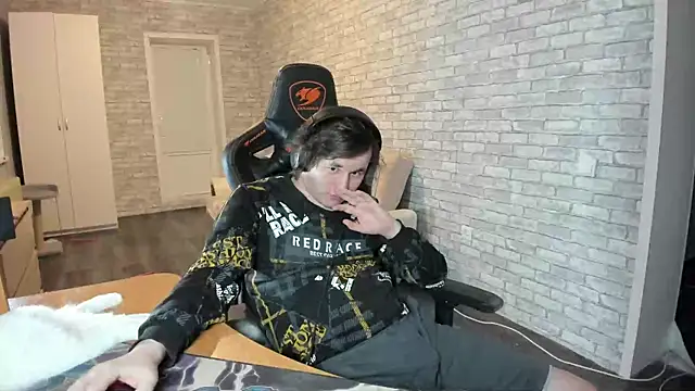 iliaskrislove online show from March 11, 2025, 2:43 am