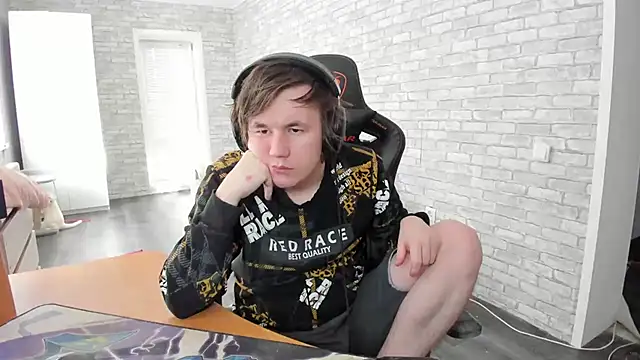 iliaskrislove online show from March 11, 2025, 5:49 am
