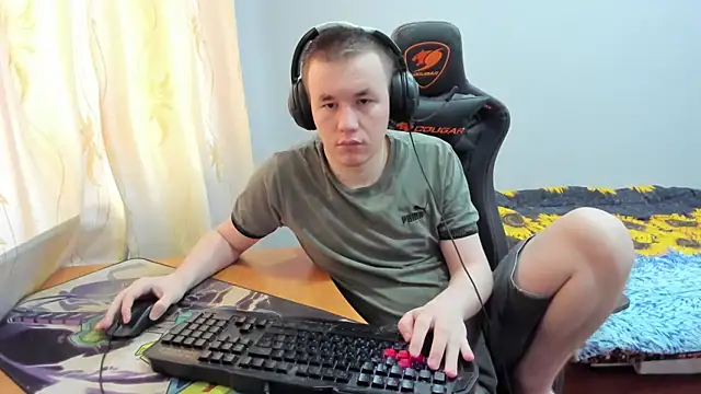 iliaskrislove online show from October 20, 2025, 6:14 am