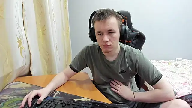 iliaskrislove online show from November 13, 2025, 9:47 pm