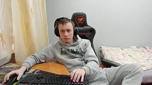 iliaskrislove online show from December 2, 2025, 5:02 am