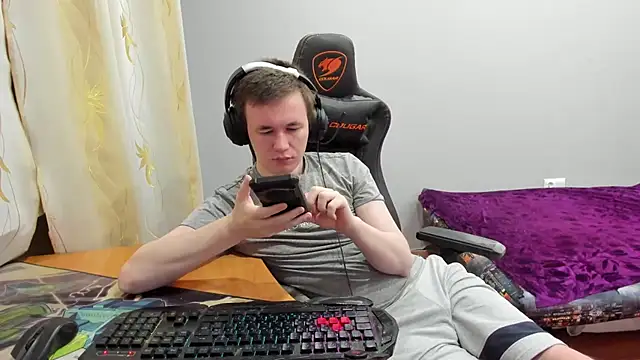 iliaskrislove online show from December 14, 2025, 1:22 am