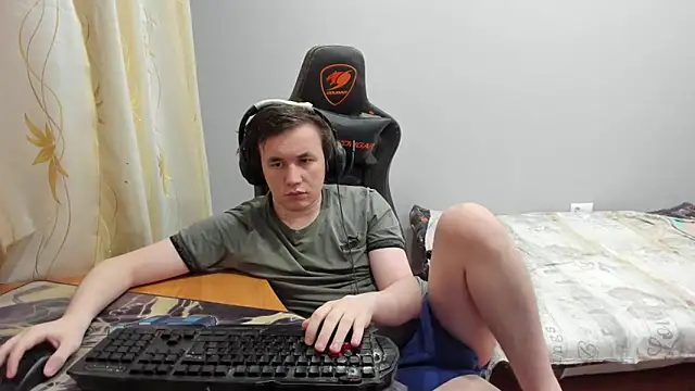 iliaskrislove online show from February 3, 2026, 9:20 pm