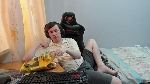 iliaskrislove online show from March 12, 2026, 1:06 pm