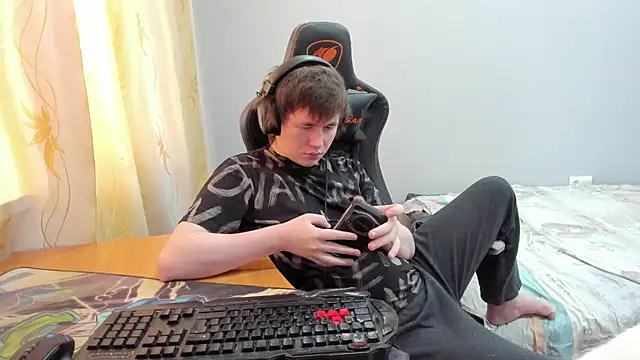 iliaskrislove online show from March 31, 2026, 1:33 pm