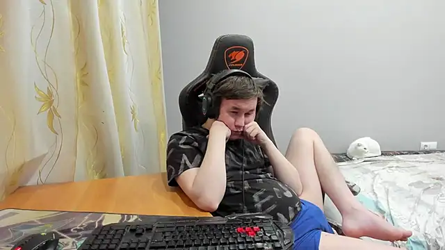 iliaskrislove online show from April 5, 2026, 3:53 pm