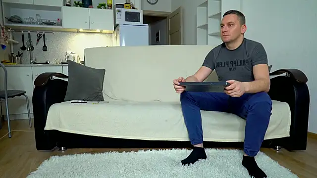 littlesweettifany online show from February 5, 2025, 3:09 pm