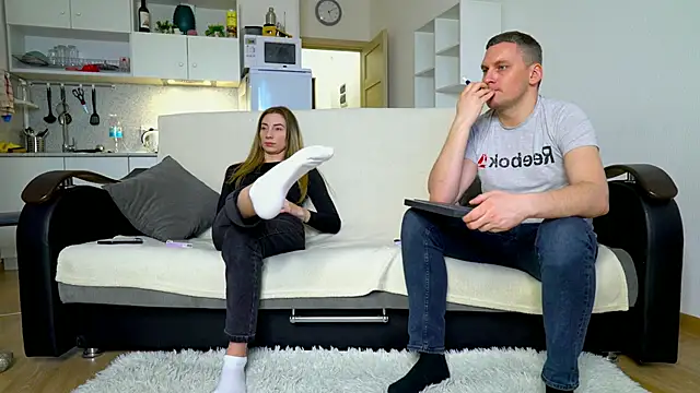 littlesweettifany online show from March 21, 2025, 3:57 pm