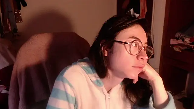 emily pearl  online show from November 14, 2025, 10:47 am