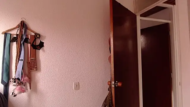 emily pearl  online show from November 30, 2025, 9:52 pm