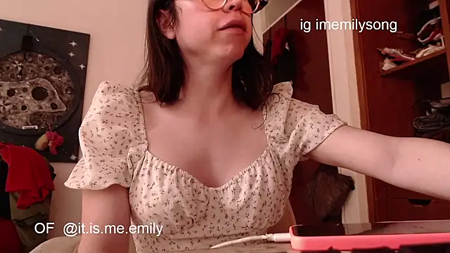 Snapshot of emily_pearl_ chatting on March 12, 2026, 9:10 pm emily pearl online show from March 12, 2026, 9:10 pm