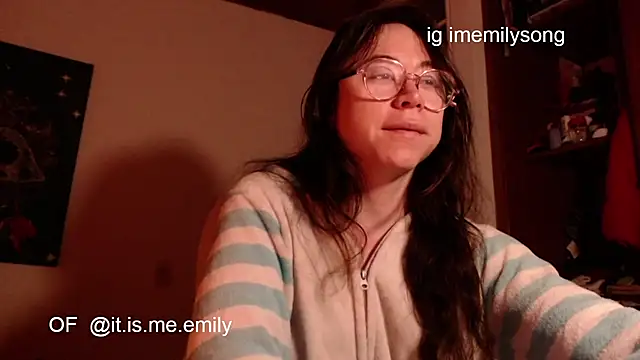 Snapshot of emily_pearl_ chatting on May 1, 2026, 7:24 am emily pearl online show from May 1, 2026, 7:24 am