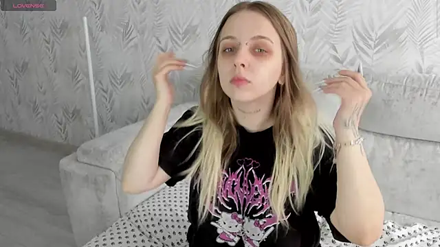 Alice Halle online show from April 15, 2026, 10:11 am