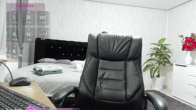 Snapshot of KattyeFox chatting on October 1, 2025, 9:32 pm KattyeFox online show from October 1, 2025, 9:32 pm