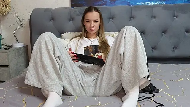 Strip-Lady online show from December 1, 2025, 11:15 am