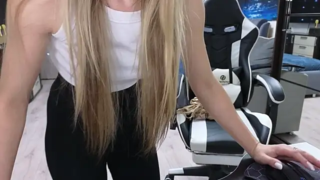 Strip-Lady online show from December 17, 2025, 1:17 pm