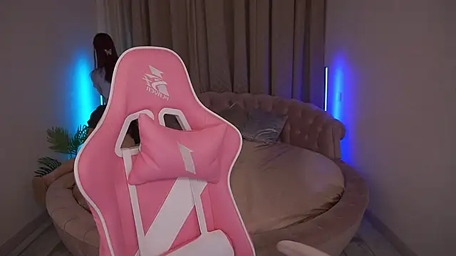 CozyMell online show from March 7, 2025, 6:57 am