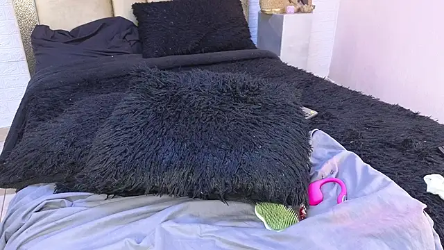 ximenawilliamss online show from November 3, 2025, 11:22 am